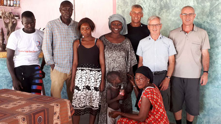 Gruppenfoto mit Victorine Ndiaya