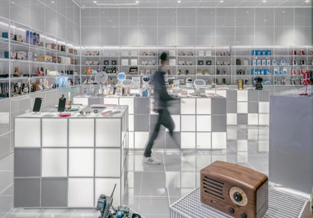 Intérieur d'un magasin aux allures futuristes