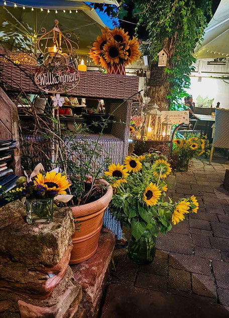 Toskanische Biergarten im Cafe Bistro Filou in Heppenheim.