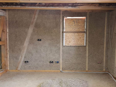 Das Holzfachwerk nach 30 min fertig ausgesprüht. 