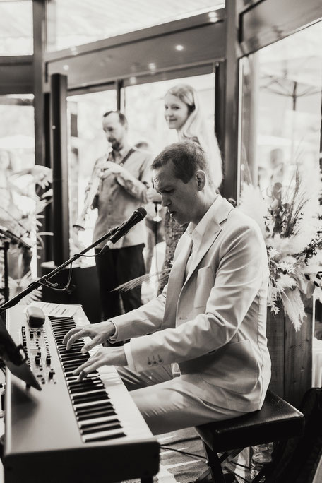 Musique live en duo chanteuse & pianiste ou en trio avec percussions ou saxophone - événement corporate - soirée privée - réception - inauguration - cocktail Evreux EURE 27