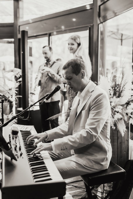 Duo chanteuse et pianiste pour cocktail de mariage en Maine-et-Loire 🎹🎤 Animation musicale élégante à Angers, Saumur ou Cholet pour vin d’honneur, réception privée ou événement d’entreprise.