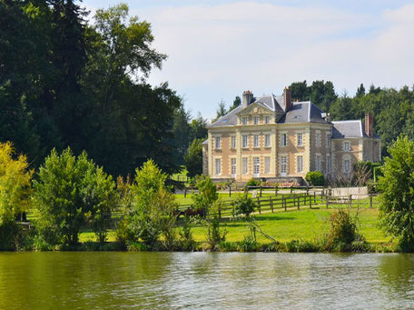 Piano and vocals enhancing ceremonies and cocktail parties in Guérande and nearby towns.