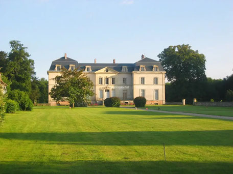 Live music for weddings and cocktail receptions in Melun and Fontainebleau châteaux.