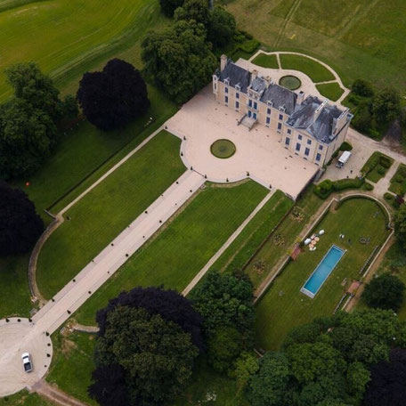 Elegant cocktail and wedding entertainment in Caen, Bayeux, and the Normandy countryside of Calvados.