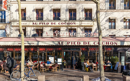Duo piano voix animant une réception élégante au restaurant Au Pied de Cochon (Paris)