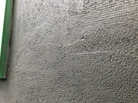 外壁のモルタル下塗り