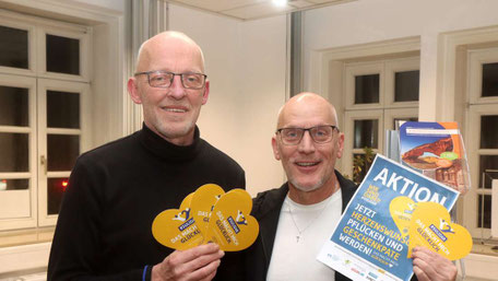 Für die fünfte Auflage der Weihnachtsaktion „Sulidar“ werben Henning Löhmann (links) und Thomas Wolter. © Bartels, Harald