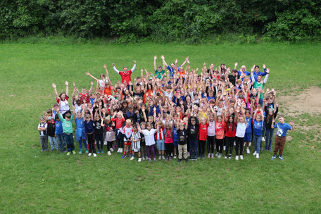 Viele bunte Trikots waren am Trikottag zu sehen