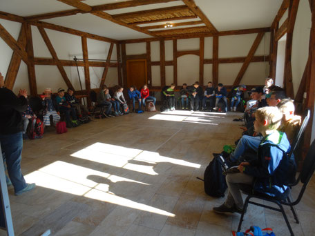 Die Klasse 3c in einem Eventraum der Lochmühle in Eigeltingen