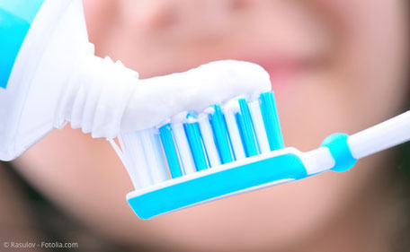 Worauf sollte ich beim Kauf meiner Zahnpasta achten?