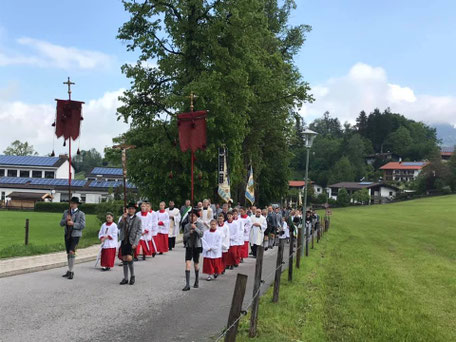 Abmarsch am Sportplatz