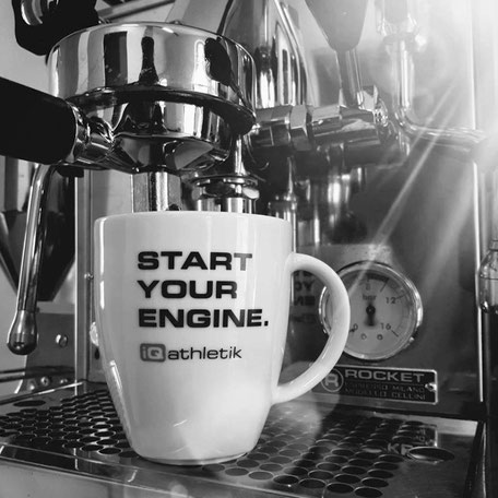 Rocket Espressomaschine mit iQ athletik Kaffeebecher Start your Engine