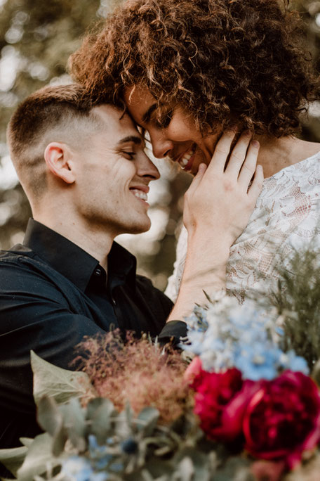 hochzeitsfotografie-belinda-bäuerle-wedding-pärchenshooting-coupleshooting-blumenstrauß