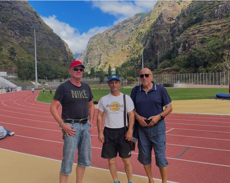 Madeira: Herrlich gelegenes Stadion! - V.l.n.r.: Udo Rose-Franz Pauly-Jos Hummer
