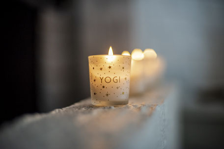 Bougies écriture yogi