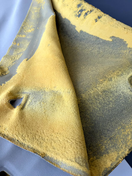 Zersetzer Kaschierschaum am Dachhimmel