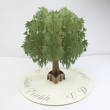 Numéro de table en forme d'arbre érable pliable à poser au centre de la table de mariage