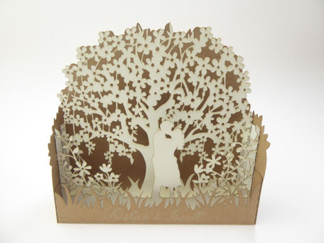 Faire part mariage sous le cerisier en découpe laser format tableau 3D repliable