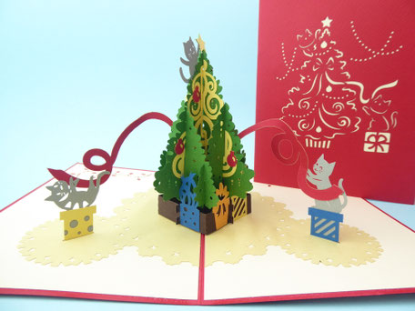 Carte pop-up de noël avec chats qui jouent avec le sapin de noël