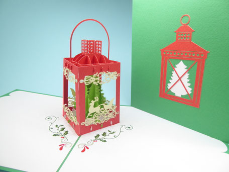carte pop-up Lanterne de noël rouge avec sapin 3D et traineau du père noël