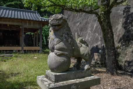 【宇佐市安心院町】里の駅近くの貴船神社(戸方)狛犬 阿形