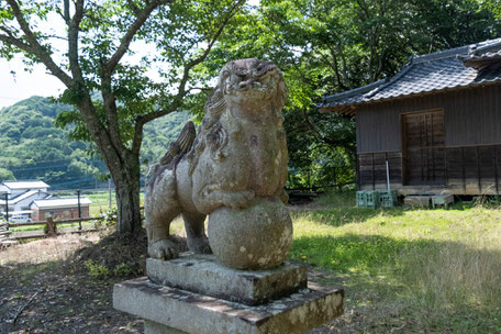 【宇佐市安心院町】里の駅近くの貴船神社(戸方)狛犬 吽形
