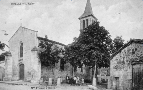 L'ancien cimetière s'étendait à l'est et au sud de l'église
