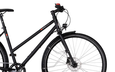 T-900 Rohloff Speedhub 14-Gang / Disc / Gates Sportlich unterwegs     Wer auf Touren oder im Alltag gerne etwas sportlicher unterwegs ist, setzt gerne auf das direkte Steuergefühl gerader Gabelbeine und auf ein Cockpit mit geradem Lenker und starrem Ahead