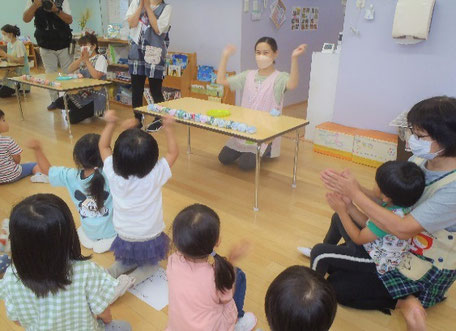 「優勝は…お月様チームです！！」 「わ～い！」「やった～！おめでとう！」