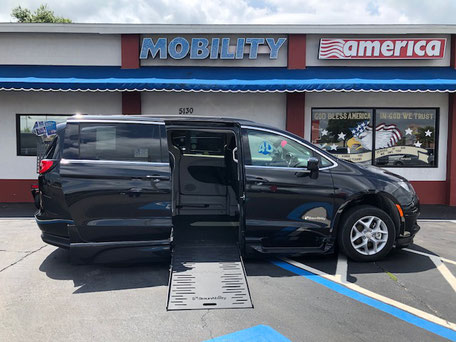 2018 Chrysler Pacifica Wheelchair Vans