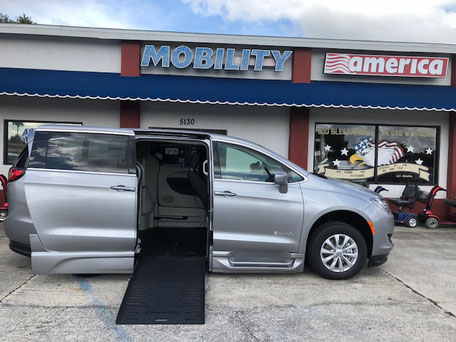 2018 Chrysler Pacifica Wheelchair Vans