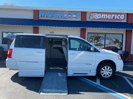 2012 Chrysler Wheelchair Vans