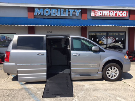 2016 Chrysler Wheelchair Vans