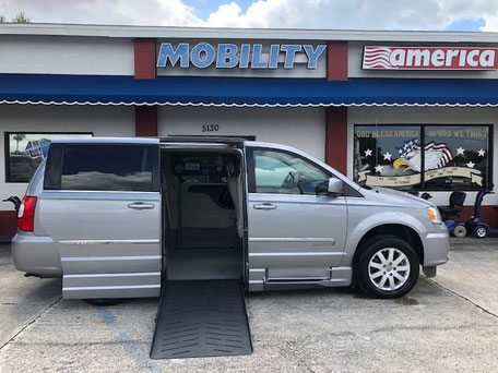 2014 Chrysler Wheelchair Vans