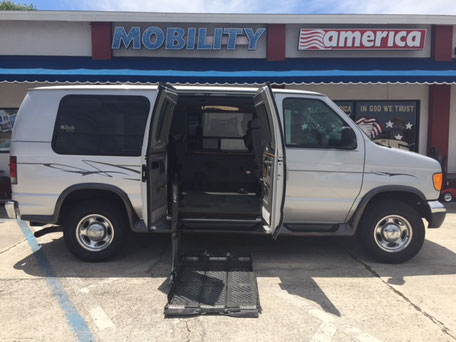 2007 Ford E-250 Wheelchair Van