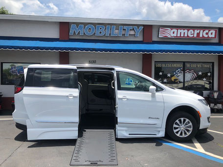 2019 Chrysler Pacifica Wheelchair Vans