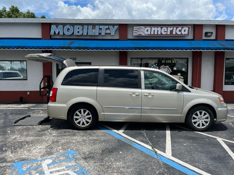 2014 Chrysler Wheelchair Vans