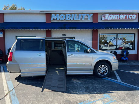 2014 Chrysler Wheelchair Vans