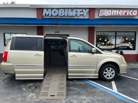 2012 Chrysler Wheelchair Vans