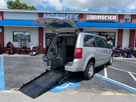 2008 Dodge Grand Caravan Wheelchair Van