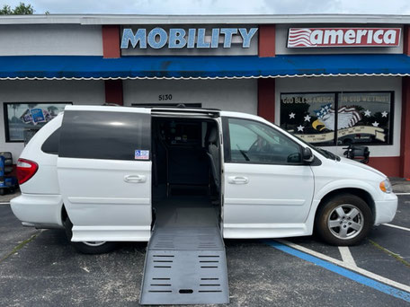 2006 Dodge Grand Caravan Wheelchair Van