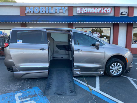 2018 Chrysler Pacifica Wheelchair Vans