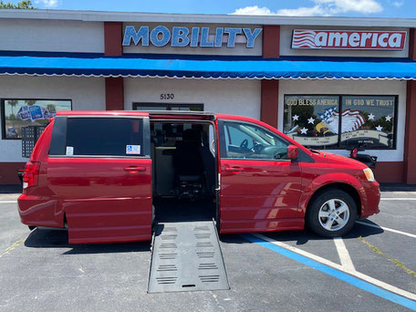 2013 Dodge Caravan Braunability Van