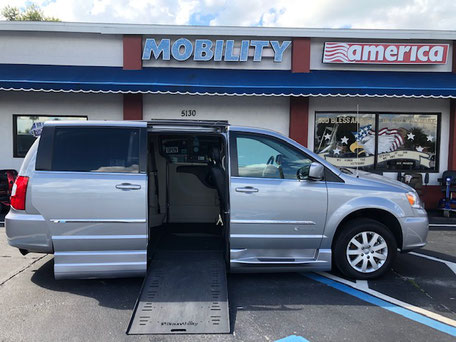 2014 Chrysler Wheelchair Vans