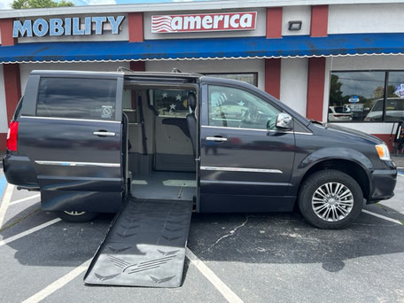 2014 Chrysler Wheelchair Vans