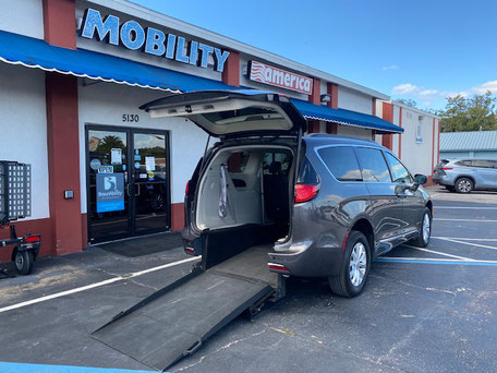 2017 Chrysler Pacifica Wheelchair Vans