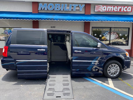 2016 Chrysler Wheelchair Vans