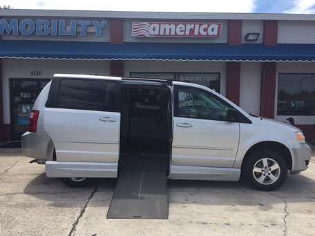 2009 Dodge Grand Caravan Wheelchair Van