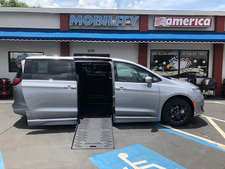 2019 Chrysler Pacifica Wheelchair Vans